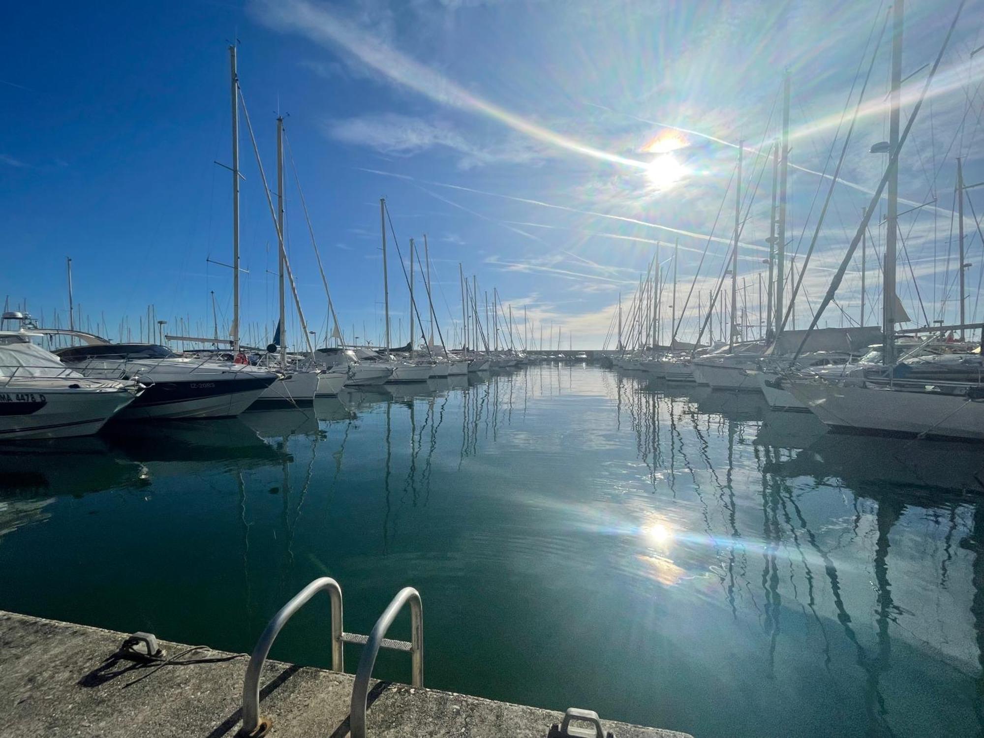 Superbe Appartement En Bord De Mer, Pres Du Centre Et Des Plages Menton Exterior photo