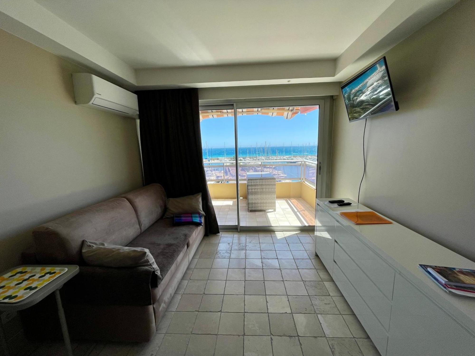 Superbe Appartement En Bord De Mer, Pres Du Centre Et Des Plages Menton Exterior photo