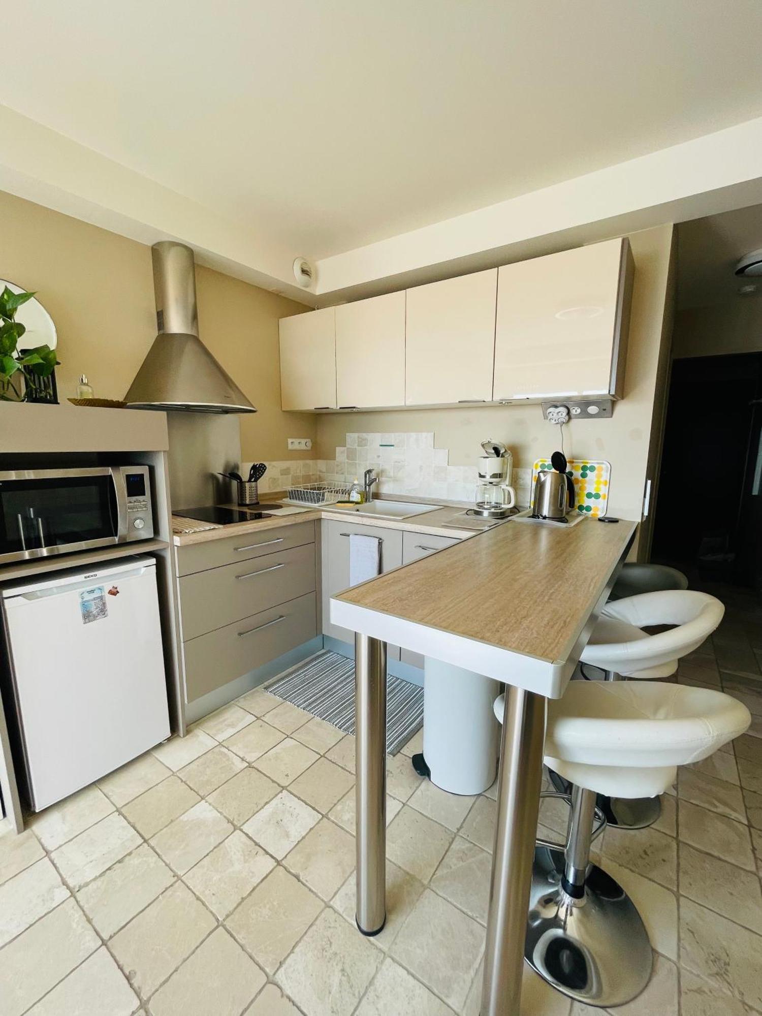 Superbe Appartement En Bord De Mer, Pres Du Centre Et Des Plages Menton Exterior photo