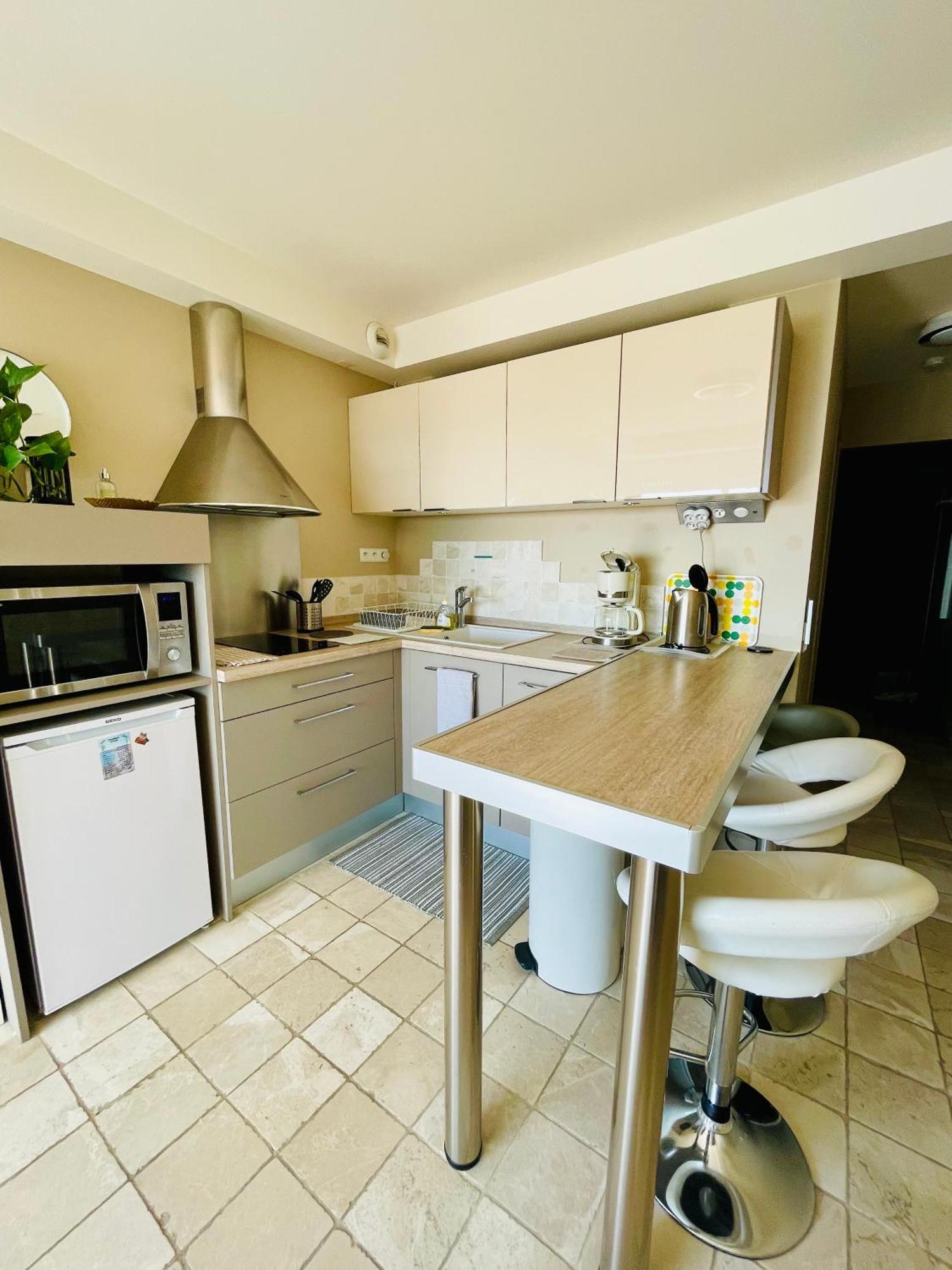 Superbe Appartement En Bord De Mer, Pres Du Centre Et Des Plages Menton Exterior photo