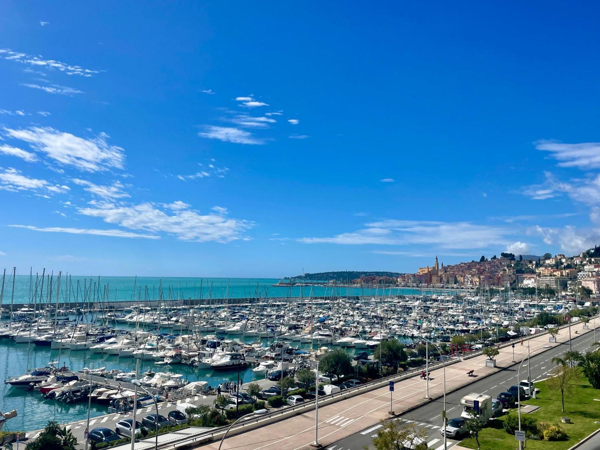 Superbe Appartement En Bord De Mer, Pres Du Centre Et Des Plages Menton Exterior photo
