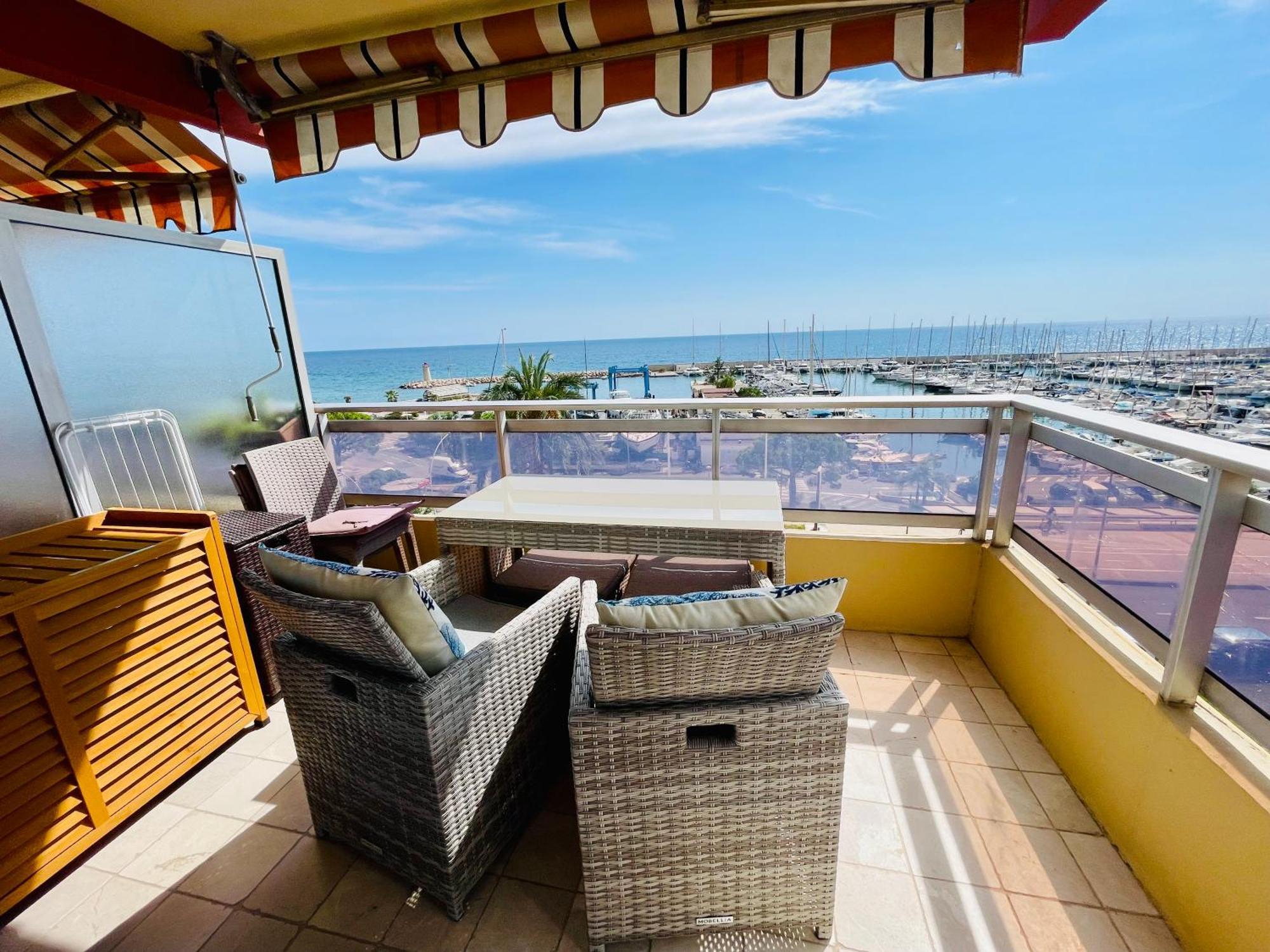 Superbe Appartement En Bord De Mer, Pres Du Centre Et Des Plages Menton Exterior photo